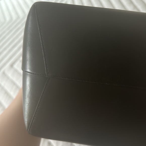 Mansur Gavriel black leather tote bag with red interior - Picture 16 of 17